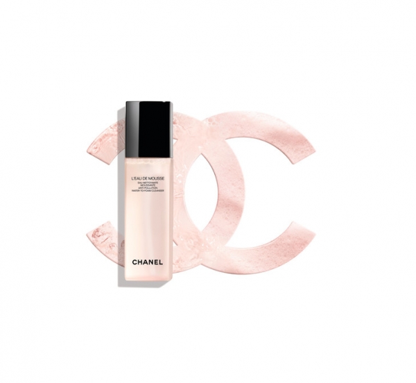 Аква-пенка вместо мицеллярной воды: Chanel выпустили новое очищающее средство для лица