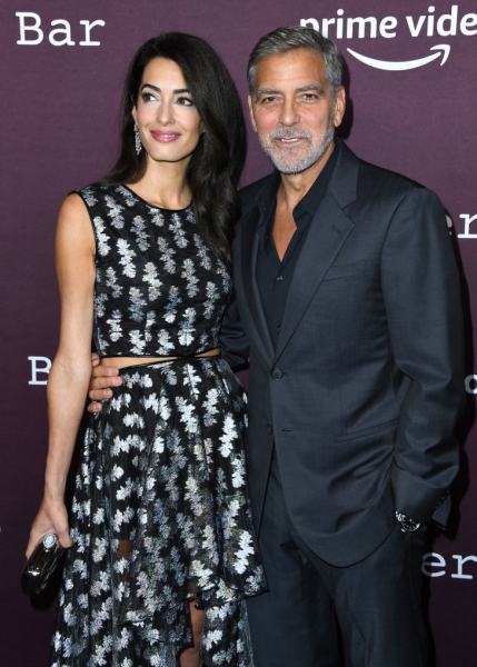 Амаль Клуни вернулась на красную дорожку впервые за три года. И ее стиль по-прежнему безупречен