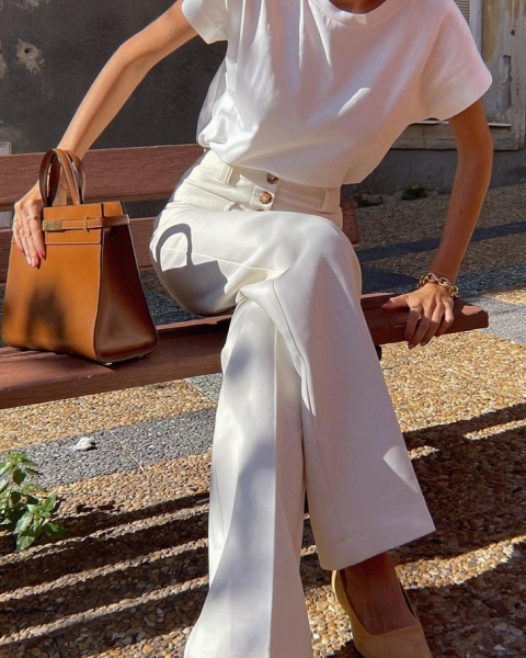Белый тотал-лук + аксессуары цвета карамели: благородный образ француженки Жюли Феррери
