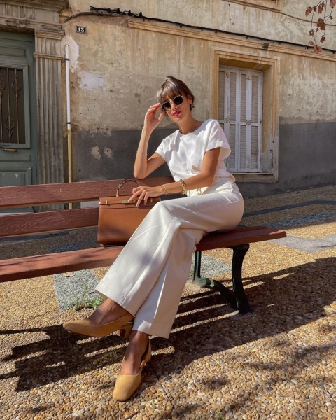 Белый тотал-лук + аксессуары цвета карамели: благородный образ француженки Жюли Феррери