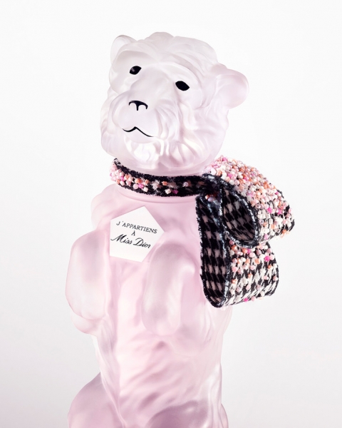 Miss Dior Bobby: как выглядит культовый аромат во флаконе в форме любимой собаки Кристиана Диора