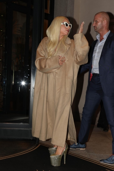 Как выглядит пальто «от-кутюр»? Показывает Леди Гага