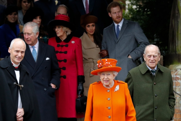 Конец эпохи: Елизавета II распускает слуг и просит принца Гарри приехать на Рождество с правнуками