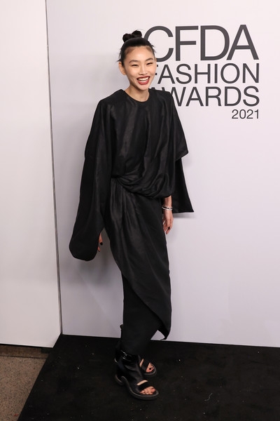 В «Игре в кальмара» победила именно она: модель-актриса Хо Ен Чо — самая желанная и красивая гостья американской премии