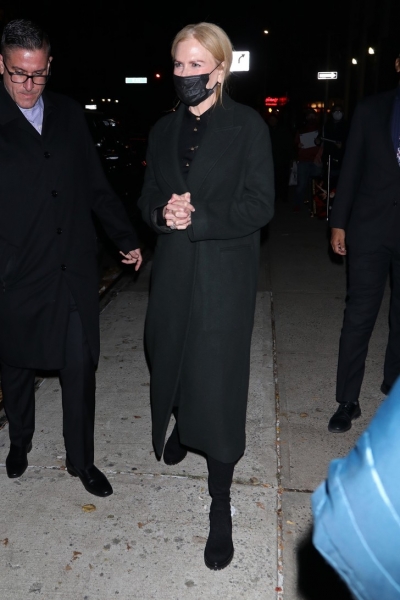 Высокие сапоги, мужское пальто и шелковая рубашка: Николь Кидман показывает самый элегантный осенний образ